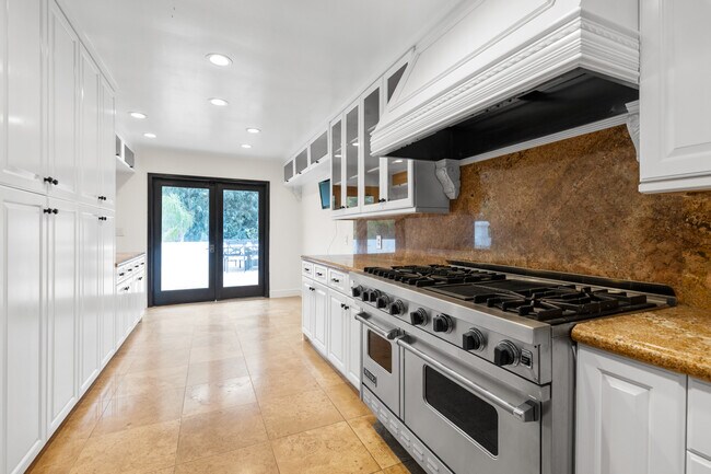 Building Photo - 9572 Stuart Ln