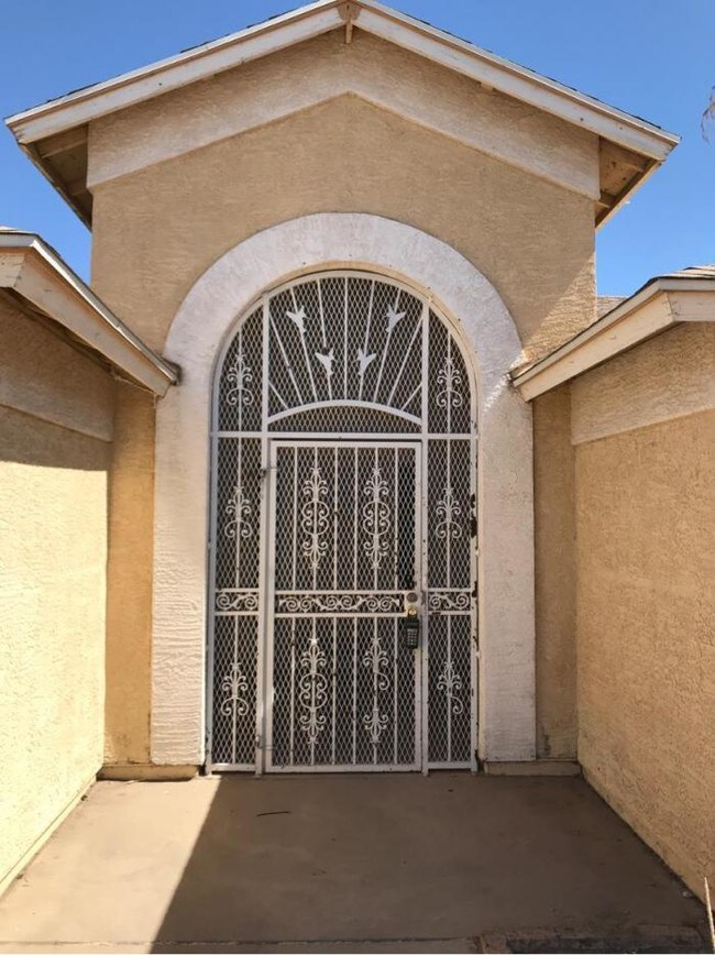 Building Photo - 3 bedroom in Peoria AZ 85345