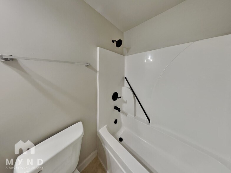 Building Photo - 6063 Oak Bend Ct