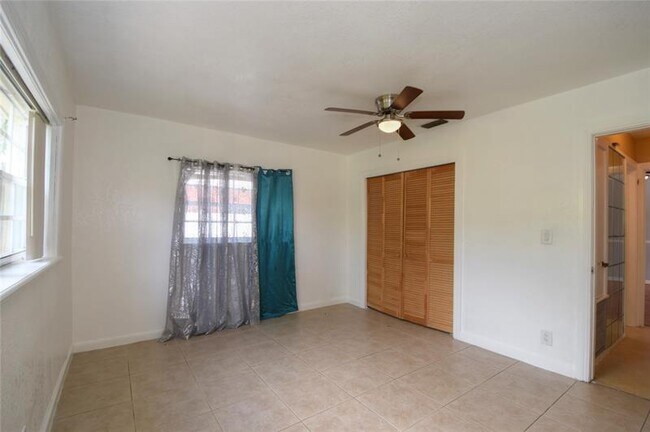 Building Photo - 5385 SW 8th Ct