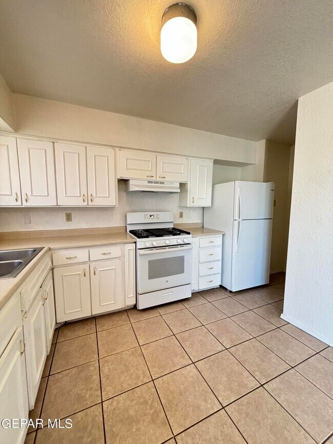 Building Photo - 10104 Alcan St