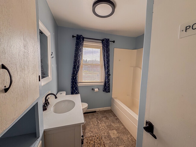 Building Photo - 702 Melton St