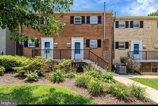 Building Photo - 5934 Mayflower Ct