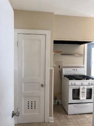 Building Photo - 600 E 42nd St