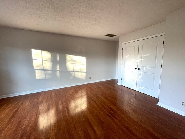 Building Photo - 3 Bedroom Home in Fishers with Bonus Room!