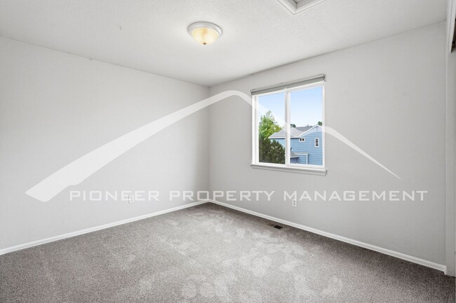 Building Photo - Spacious Home with Central AC and Fenced Yard