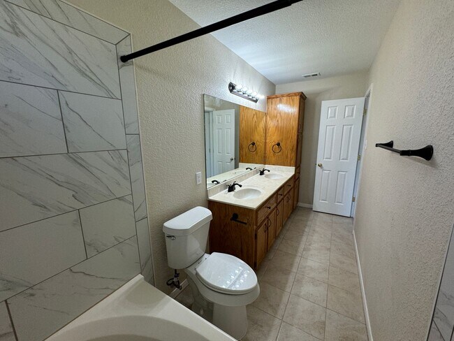 Building Photo - 3500 Dustin Ct