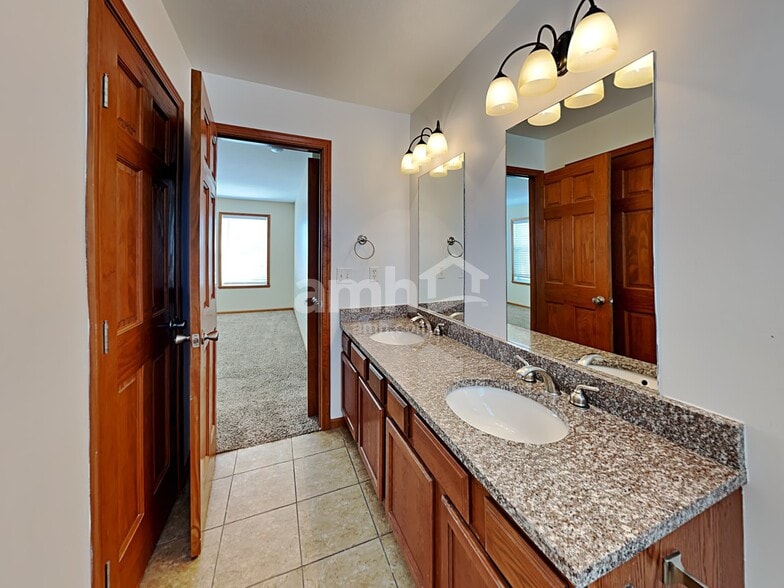 Building Photo - 6715 Legacy Pointe Ct