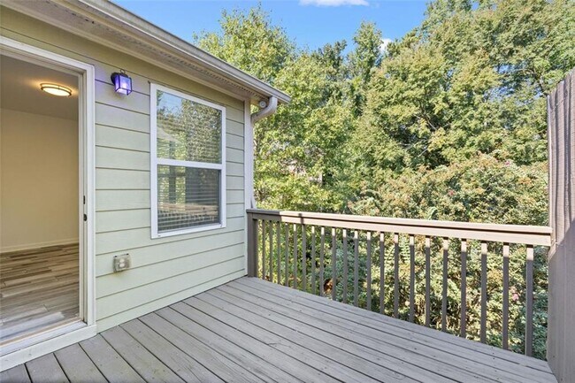 Building Photo - 4228 Laurel Creek Ct SE