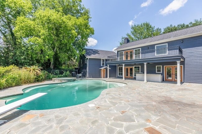 Building Photo - 118 N Caldwood Dr