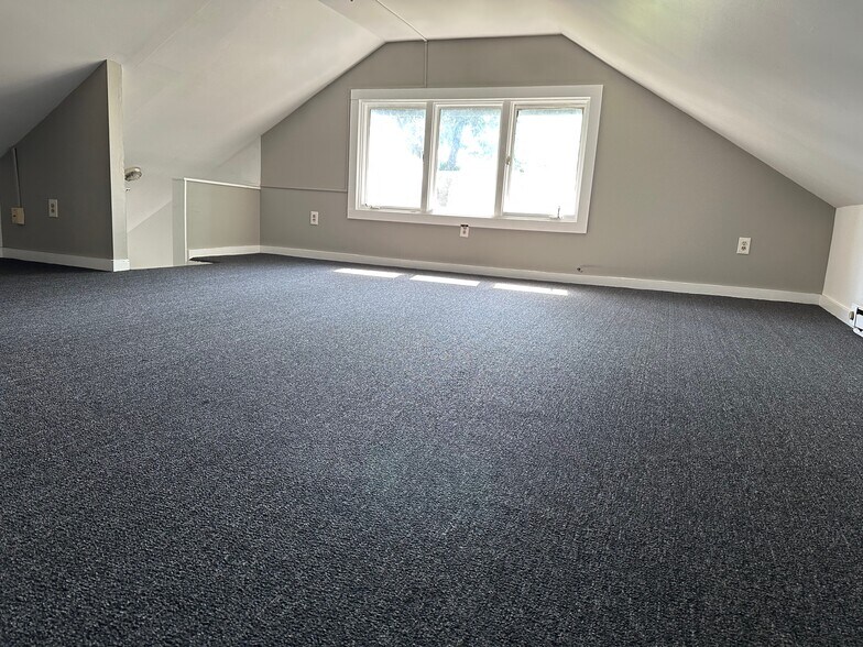 Building Photo - 287 S Winooski Ave