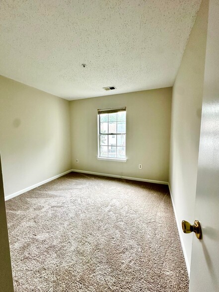 Building Photo - 2558 Ambling Cir