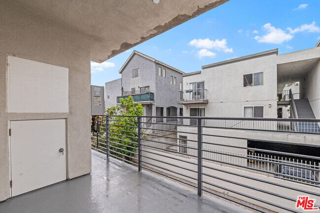 Building Photo - 5229 Willowcrest Ave