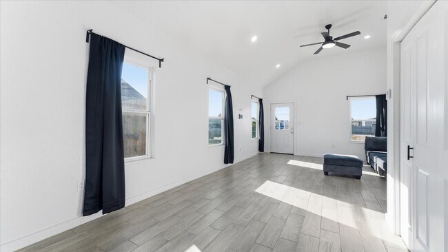 Building Photo - 1428 Rd 5607