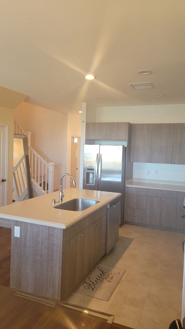 Building Photo - 1175-D