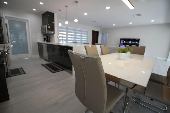 Building Photo - 2548 SE 14th St