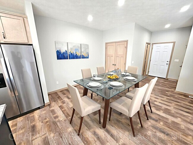 Building Photo - Tunis Drive Townhomes