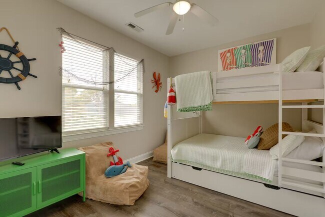 Building Photo - FURNISHED "WORK FROM HOME" RENTAL