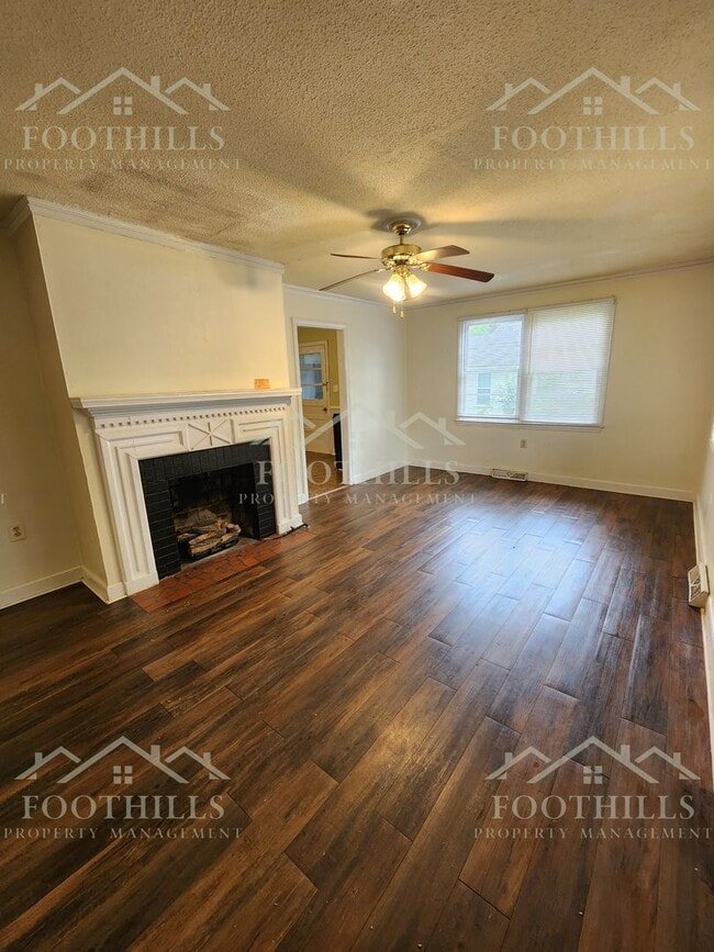Building Photo - Spacious 3-Bedroom Near Anderson Universit...