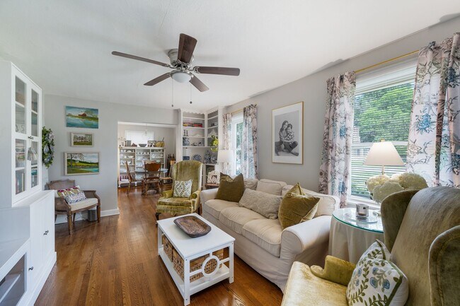 Building Photo - 3 Bedroom || 1.5 Bathroom Single Family Home