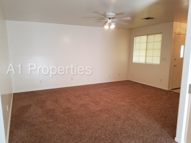 Building Photo - 7438 E Horseshoe Ln