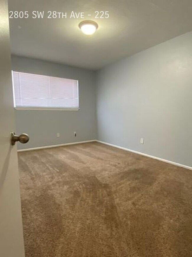 Building Photo - 2805 SW 28th Ave