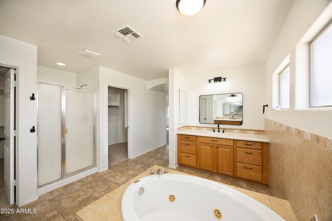 Building Photo - 18546 E Oak Hill Ln