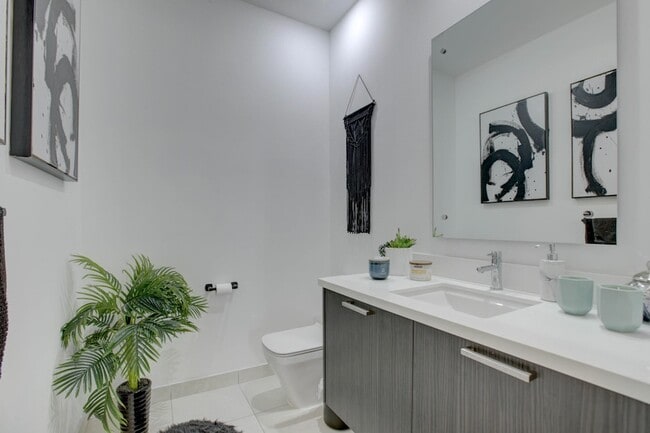 Building Photo - 1045 NE 18th Ave