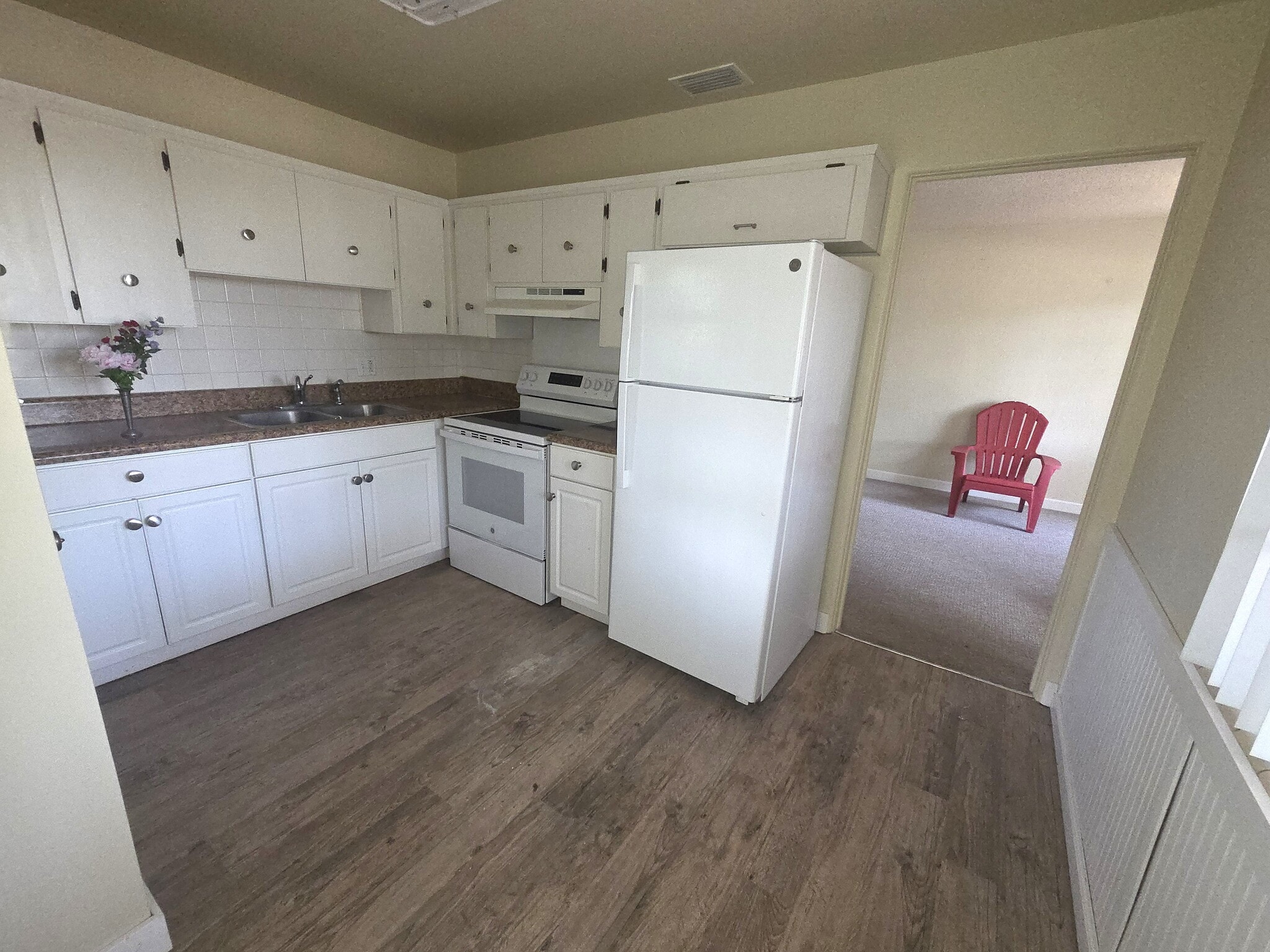 Kitchen view - 416 N Summerlin Ave