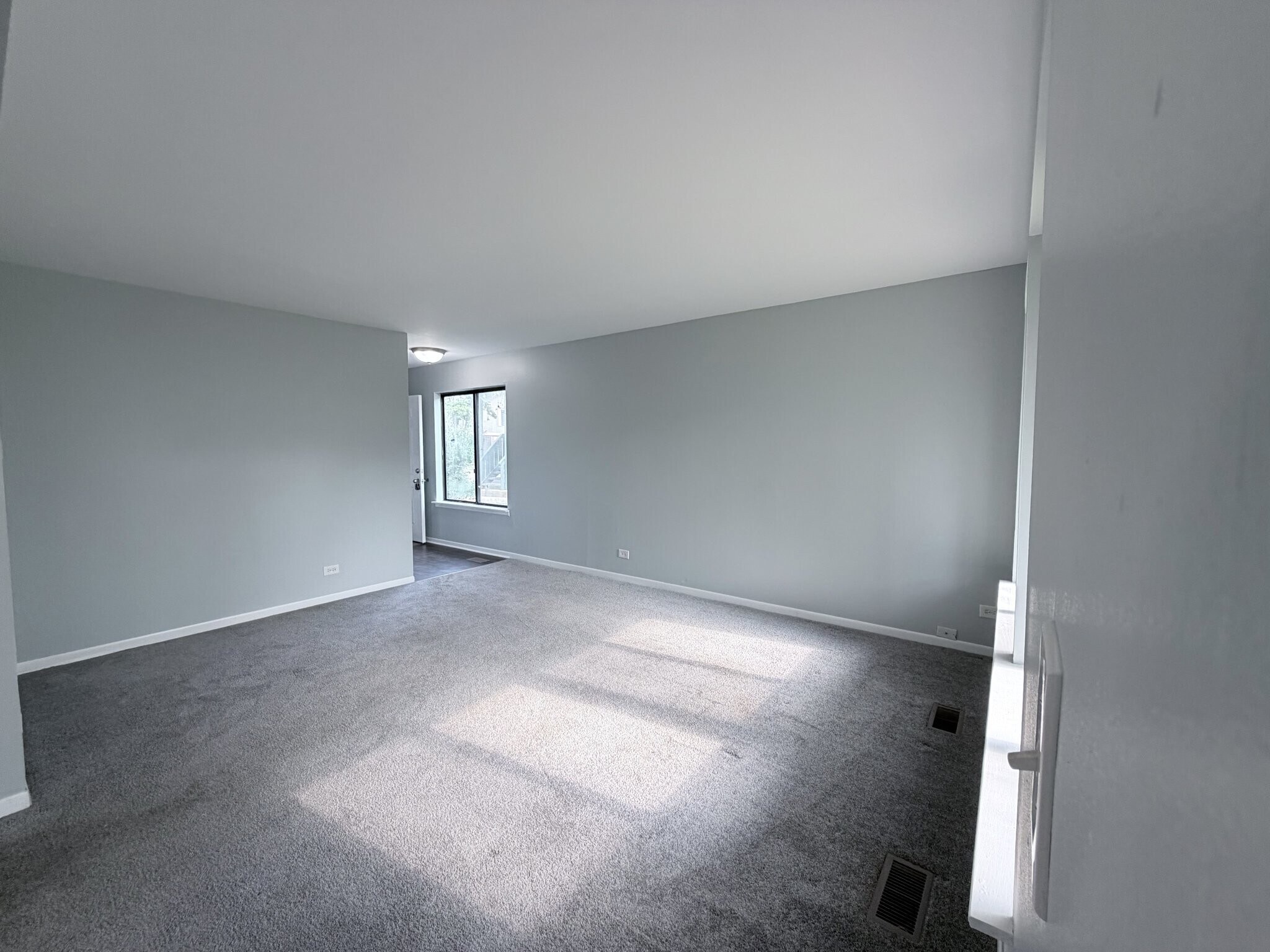 Building Photo - 2 Elm Ct