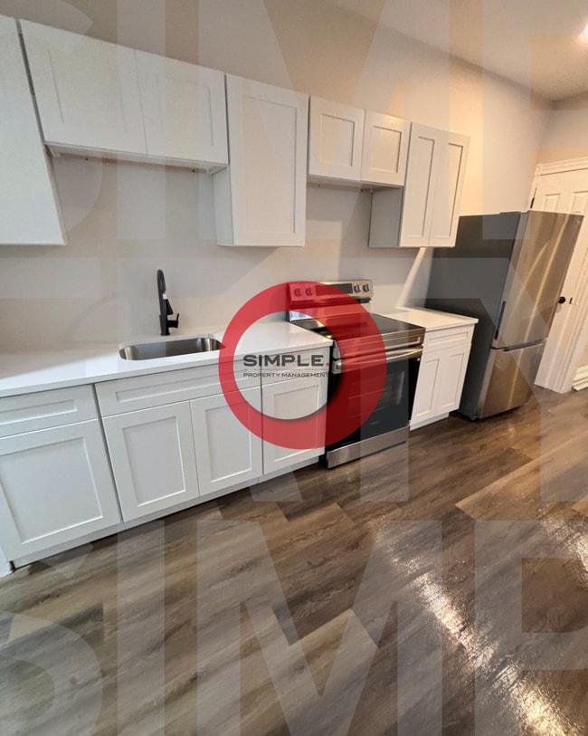 Building Photo - 4 Bedroom / 1 bathroom house