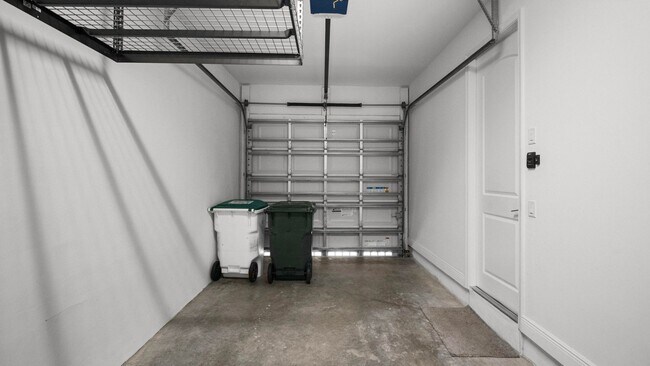 Building Photo - 6919 Pines Cir