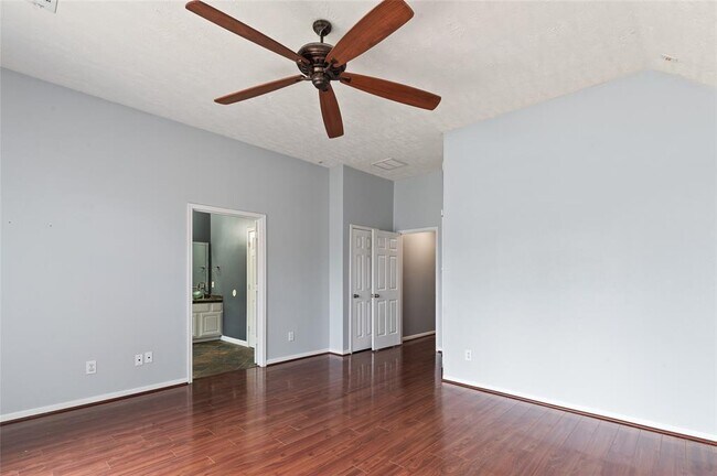 Building Photo - 10326 N Laurel Branch Dr