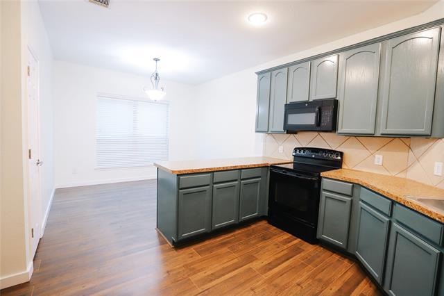 Building Photo - 2221 Rodgers Ln