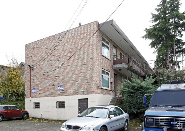 Building Photo - 3828 S Edmunds St
