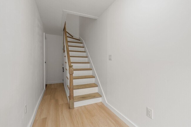 Building Photo - 42 White St