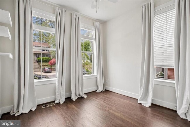 Building Photo - 3016 20th St S