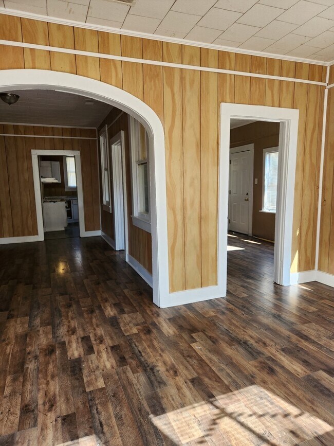 Building Photo - 4305 Byron Ave