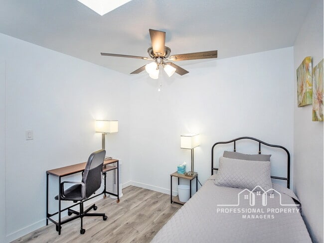 Building Photo - 3-bedroom, 2-bathroom home in Yuma Corona