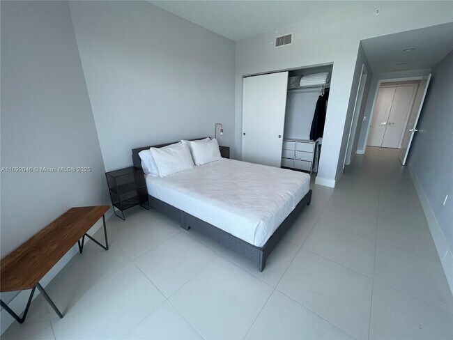 Building Photo - 17301 Biscayne Blvd