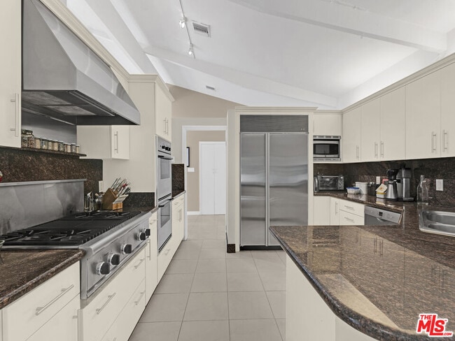Building Photo - 3835 Sapphire Dr