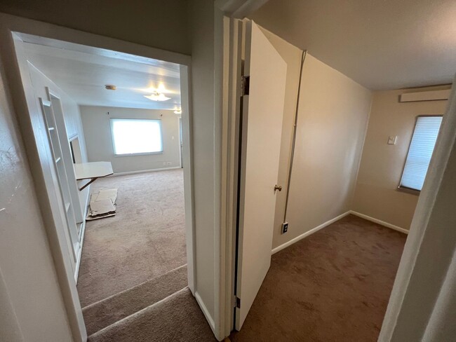 Building Photo - 2-3 Bedroom 1 Bath House with Washer and D...