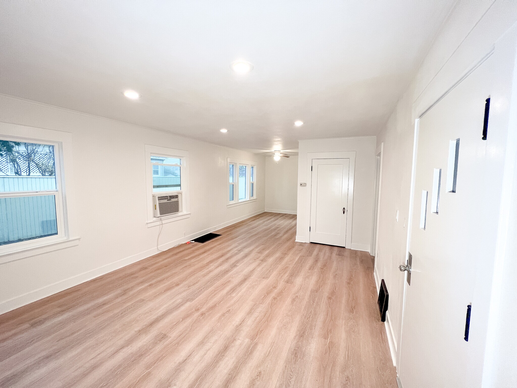 Building Photo - 420 Main St