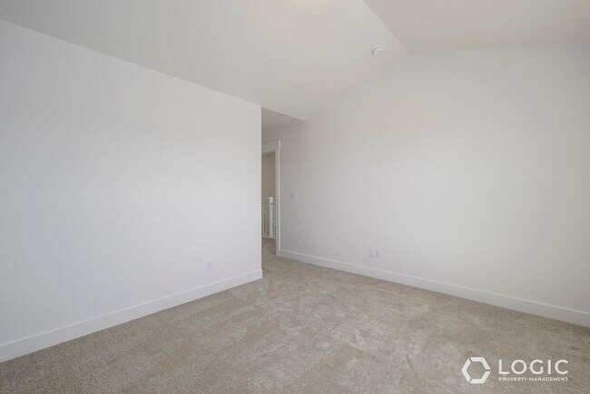 Building Photo - Brand New Beautiful Townhome in Riverton!