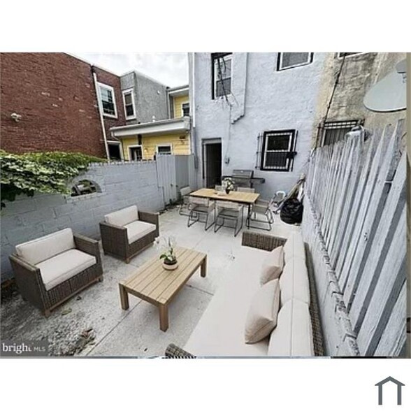 Building Photo - 4944 W Stiles St