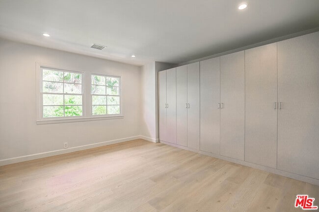 Building Photo - 2627 Wallingford Dr