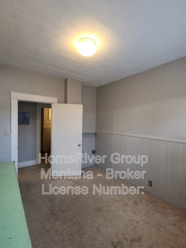 Building Photo - 534 S 3rd St W