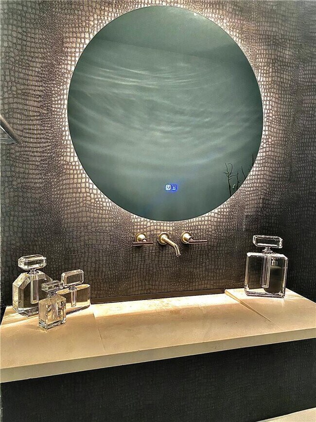 Building Photo - 350 SE 2nd St