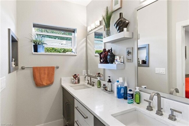 Building Photo - 10990 Goodwin St