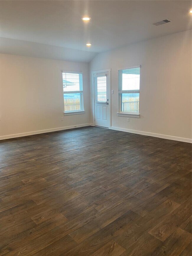 Building Photo - 412 Merriman Rd